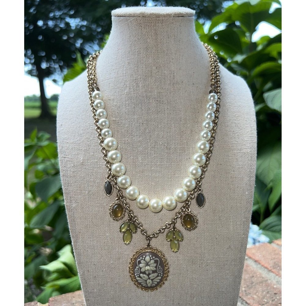 Lia Sophia Cameo Necklace— 18”